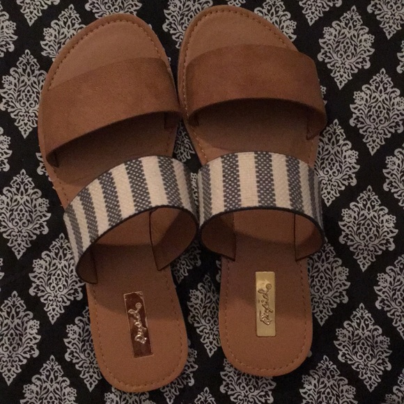 Sandals - Picture 3 of 3